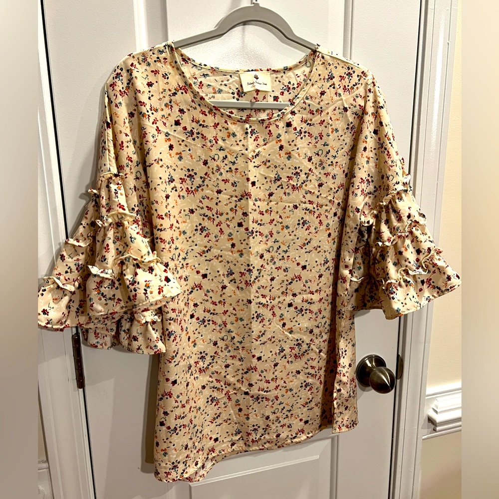 Floral Blouse with Ruffle Sleeves